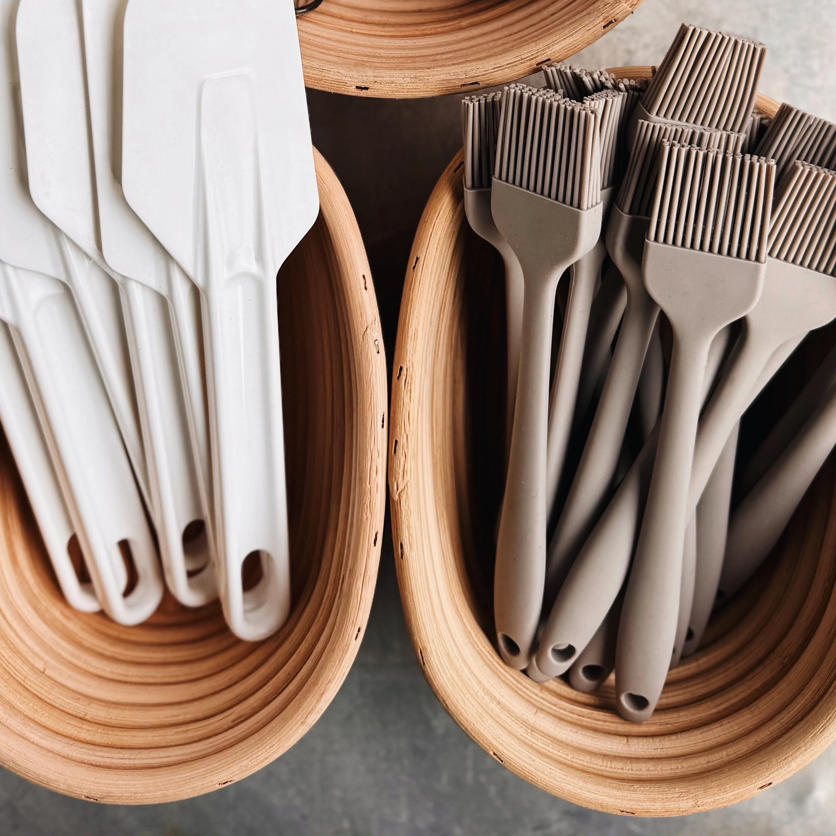 Scraper Spatula Wide White - Image 3